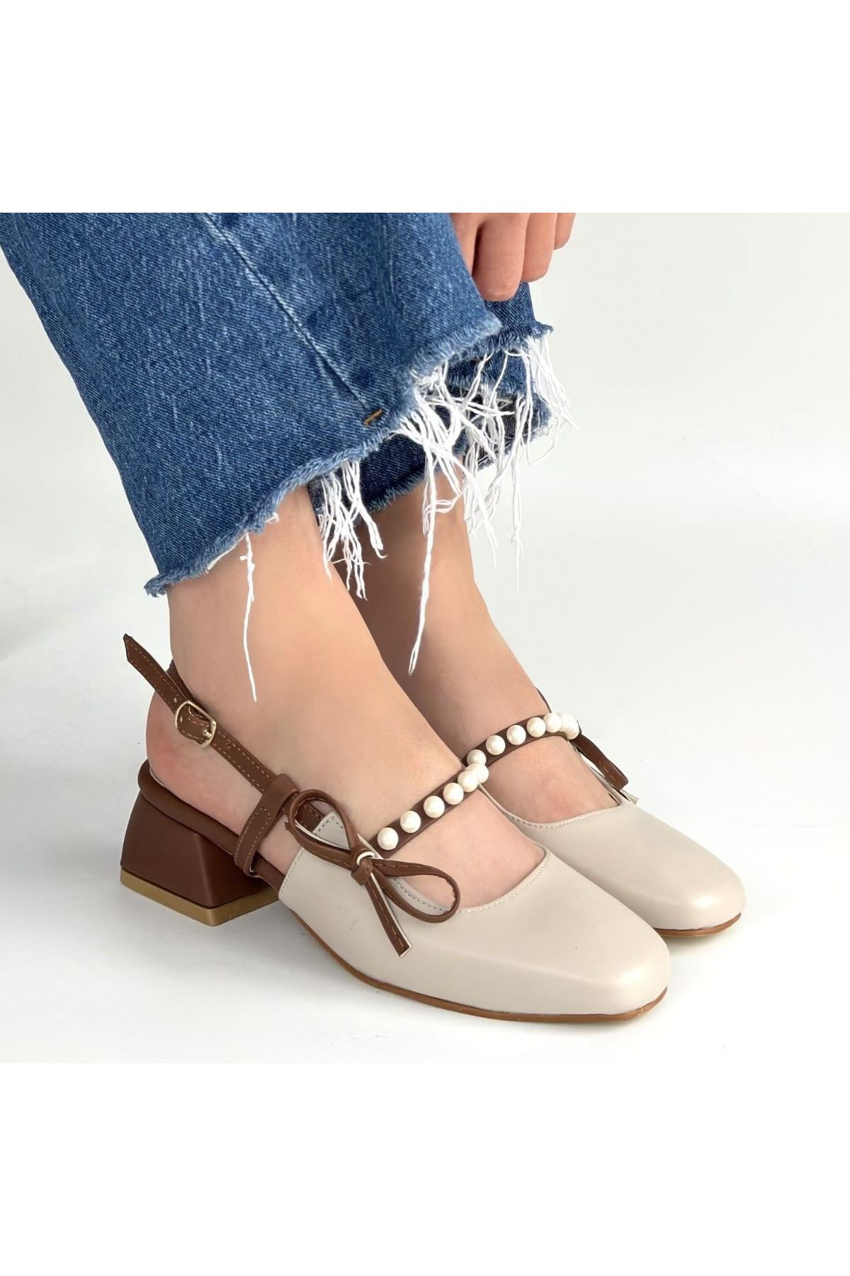 Ceyda Bej Cilt Taba Detaylı Topuklu Ayakkabı