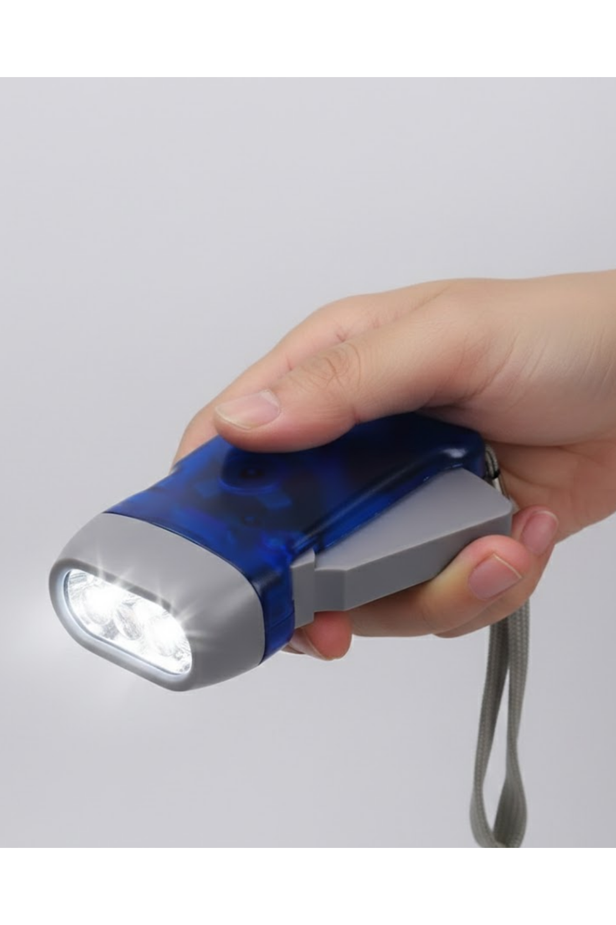 Kendiliğinden Şarjlı El Feneri 3 LED Enerjisiz Çalışan Pratik Tasarım
