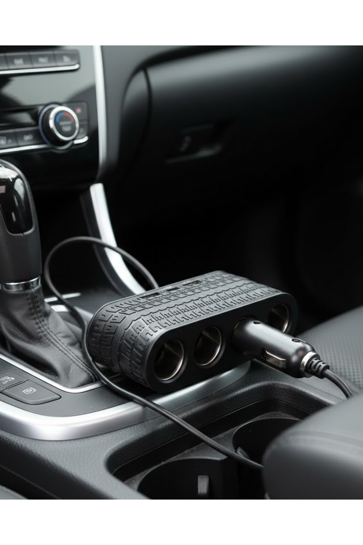 Araç Çakmak Çoklayıcı 4 Çıkışlı 2 USB ve Type C Girişli Çok Fonksiyonlu Şarj Ünitesi
