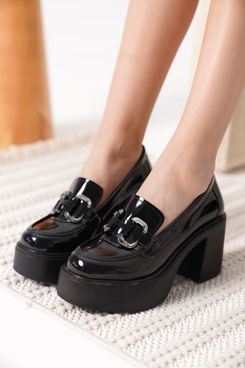 Felice Siyah Rugan Gümüş Tokalı Kadın Loafer