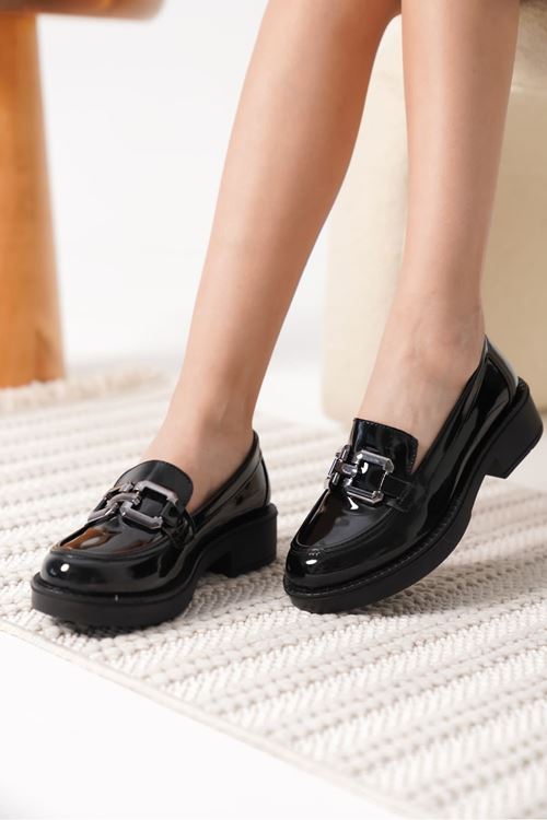 Caro Kadın Rugan Siyah Gümüş Tokalı Loafer