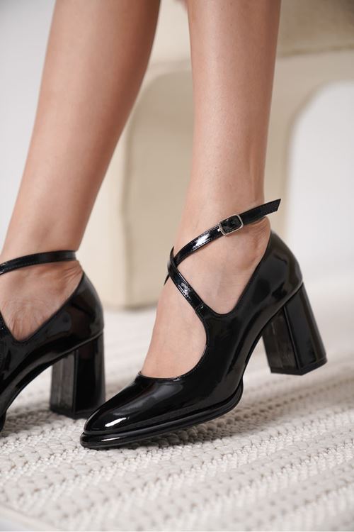 Cali Siyah Rugan Kadın Topuklu Ayakkabı