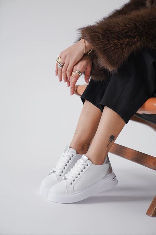 Vega Gümüş Detaylı Beyaz Kadın Spor Ayakkabı