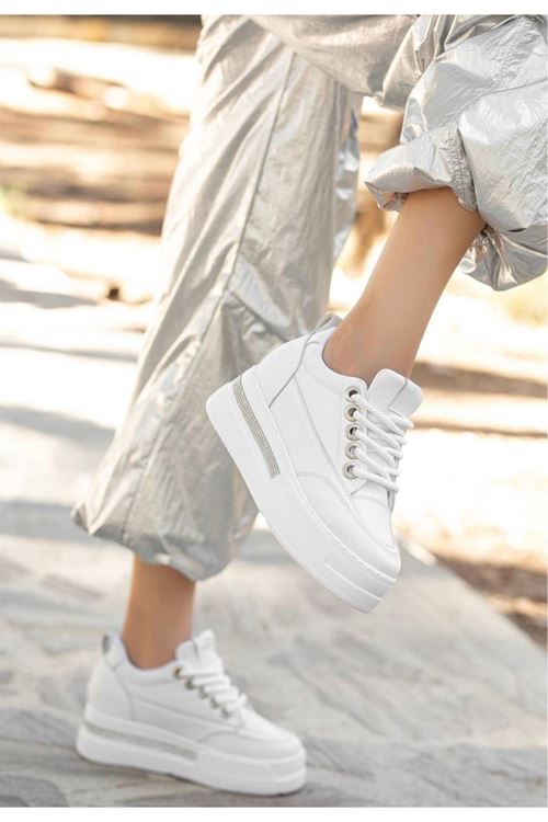 Lulu Beyaz Cilt Bağcıklı Spor Ayakkabı