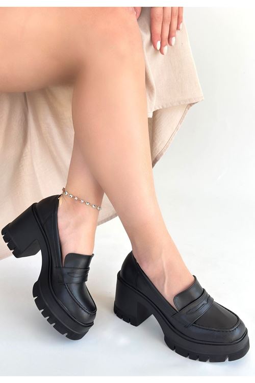 Janes Siyah Cilt Dolgu Topuk Ayakkabı