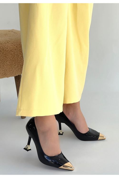 Artem Siyah Rugan Topuklu Ayakkabı