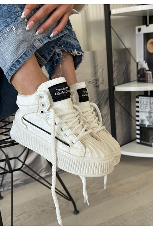 Estim Beyaz Cilt Siyah Detaylı Bağcıklı Spor Ayakkabı