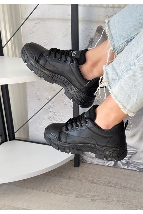 Jule Siyah Cilt Bağcıklı Spor Ayakkabı