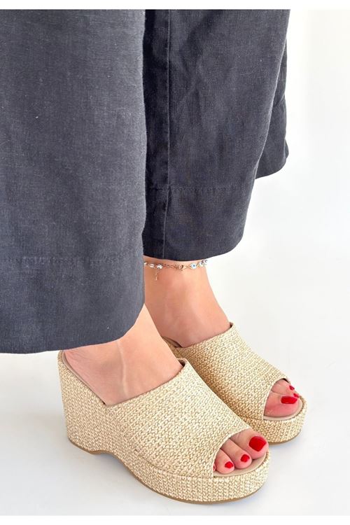 Tlay Bej Hasır Dokumalı Dolgu Topuk Terlik