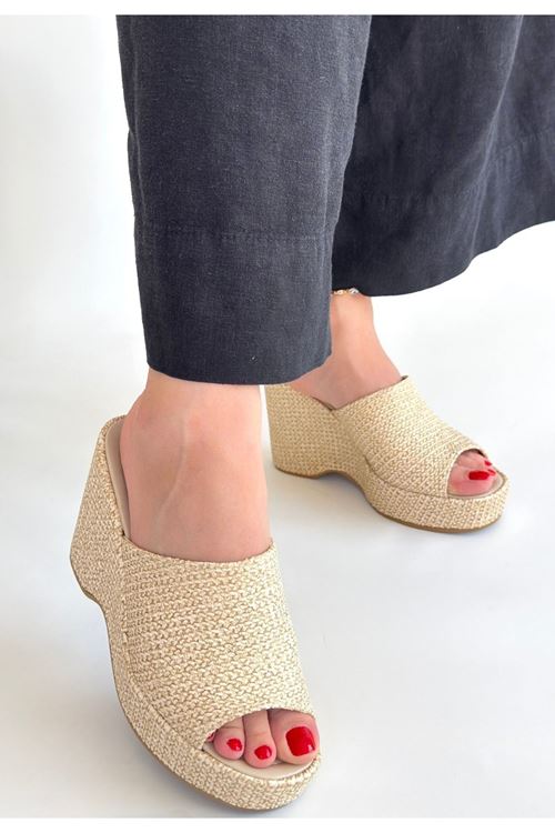 Tlay Bej Hasır Dokumalı Dolgu Topuk Terlik