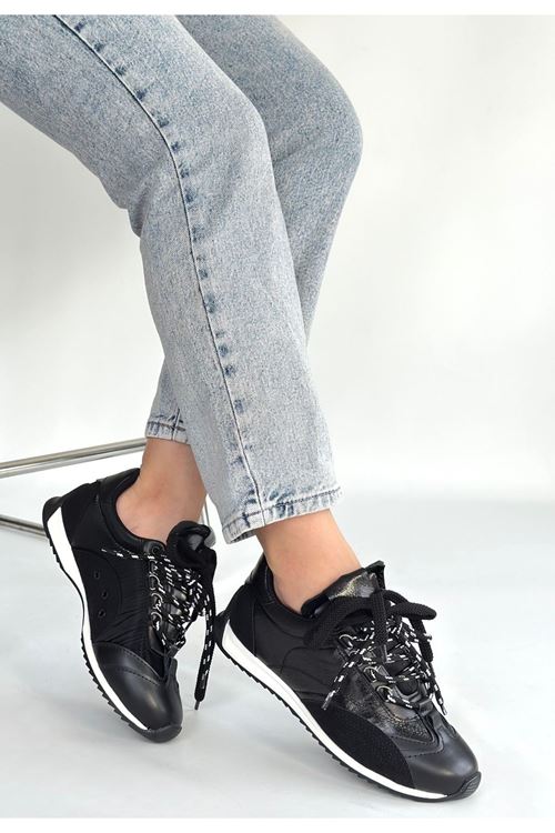 Ranu Siyah Cilt Paraşüt Detaylı Bağcıklı Spor Ayakkabı