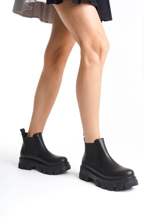 Julia Kadın Siyah Günlük Lastikli Bot