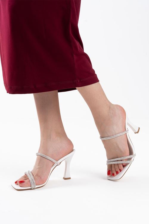 Beyaz Taşlı İnce Bantlı Kadın Topuklu Terlik SHTR20MY01B