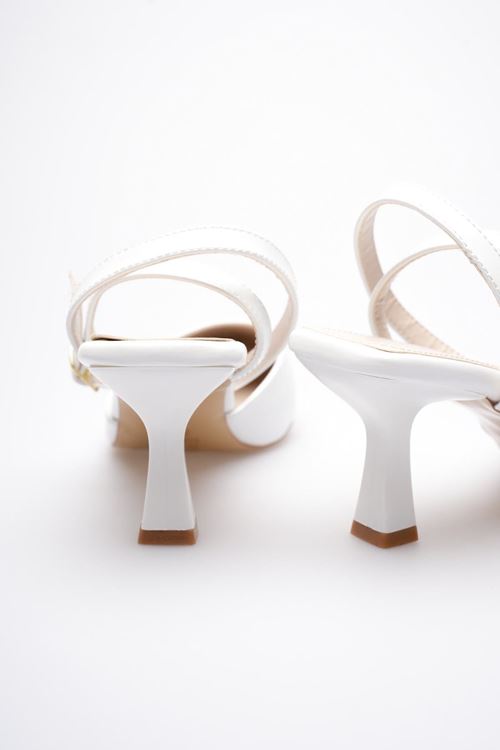 Kadın Beyaz Rugan Topuklu Ayakkabı EATR03MS02B