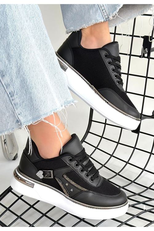 Junda Siyah Cilt Bağcıklı Spor Ayakkabı