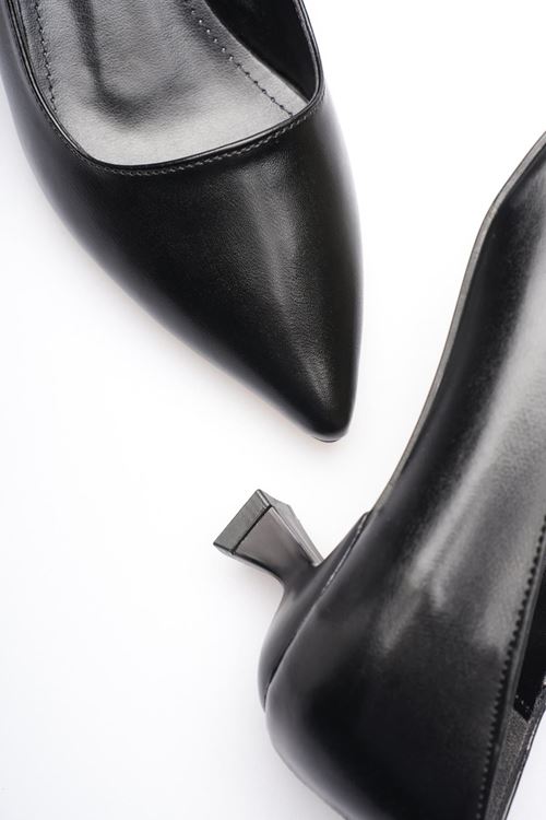 Siyah Sivri Burun Orta Topuklu Kadın Stiletto EATR20MS02A