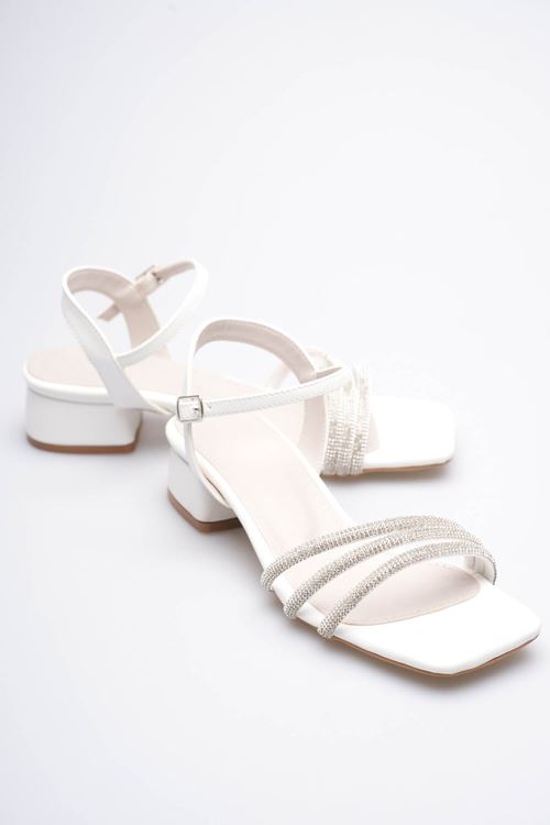 Kadın Beyaz Taş Detaylı Kalın Topuklu Şık Sandalet EATR20MY26B
