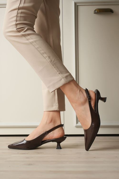 Kadın Acı Kahve Kırışık Rugan Sivri Burun Slingback Kısa Topuklu Ayakkabı EATR20MS04D