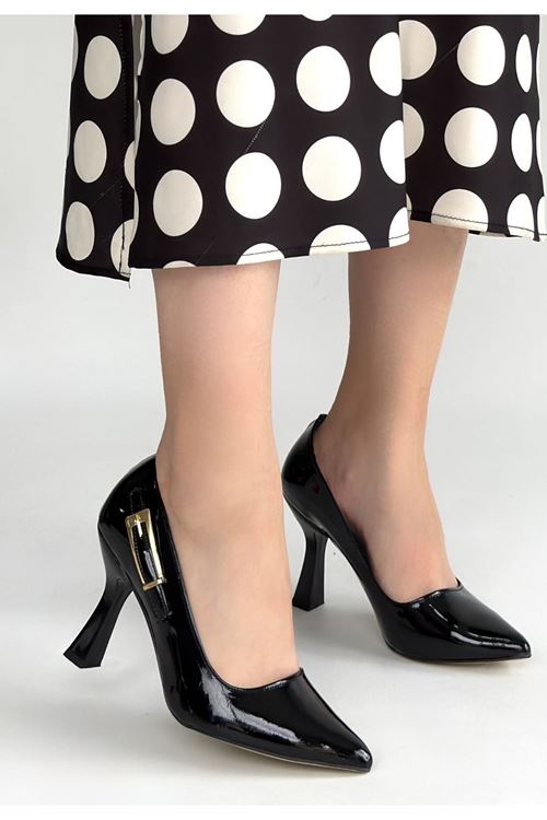 Cerin Siyah Rugan Topuklu Ayakkabı