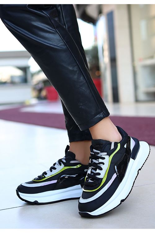 Aleh Siyah Cilt Lila Detaylı Spor Ayakkabı