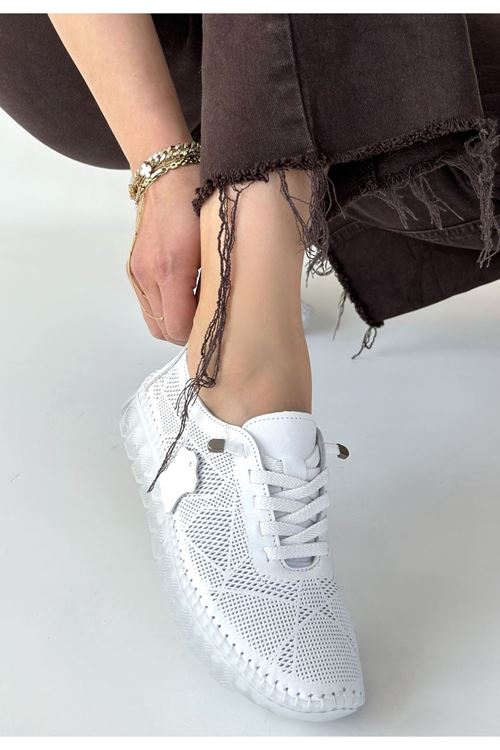 Omma Beyaz Deri Lazerli Bağcıklı Spor Ayakkabı