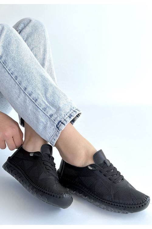 Omma Siyah Deri Lazerli Bağcıklı Spor Ayakkabı